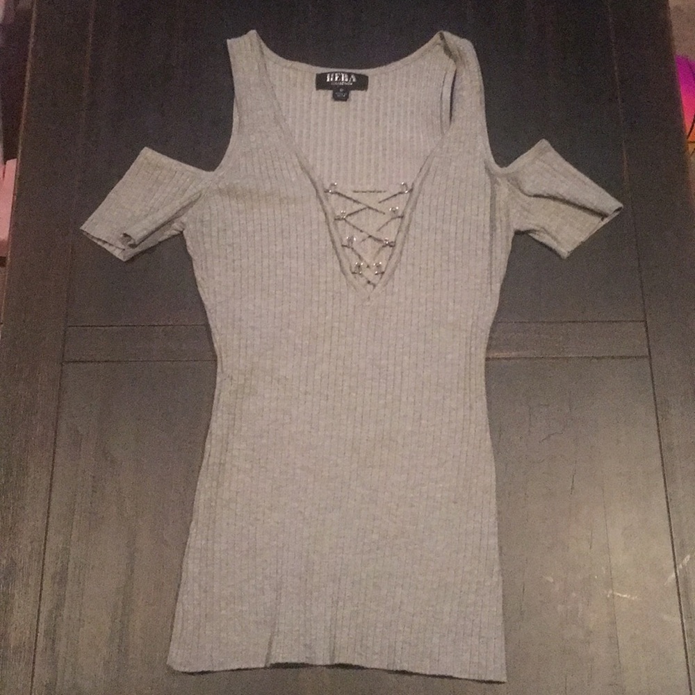 Grey low cut top. Hera collection. Small.